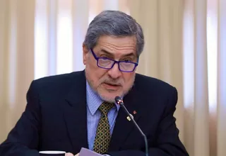 Ernesto Bustamante: Si laboran fuera del Congreso, debe ser con licencia