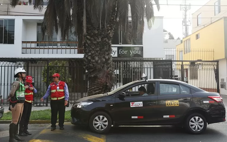 Coronavirus: Solo taxis autorizados podrán prestar servicio este ...