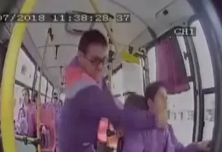 Pasajero agredió brutalmente a chofer por no detener bus en un lugar prohibido