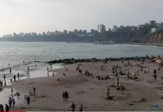 Familias disfrutaron de la playa ante calor inusual en invierno