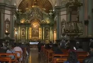 Fieles acuden al santuario del Señor de Los Milagros