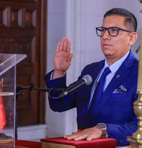 Freddy Solano presenta su renuncia al Ministerio de Trabajo tras cuestionamientos por presunto certificado falso