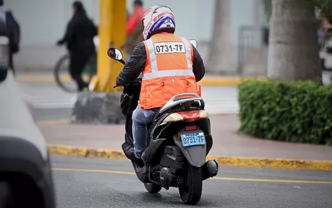 Gobierno deroga obligación de chalecos con placa para motociclistas y posterga sanciones por 60 días