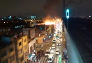 Centro de Lima: incendio de grandes proporciones se registró en almacén de madera