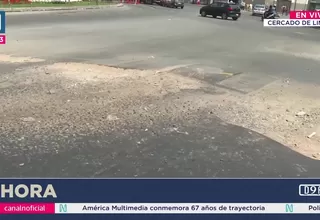 Grandes forados afecta a los vehículos en la Avenida Emancipación