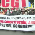 Grupos de izquierda marchan a favor de una nueva Constitución