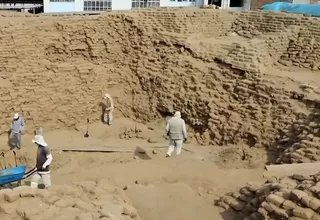 Hallan escultura de madera en huaca Takaynamo de Chan Chan