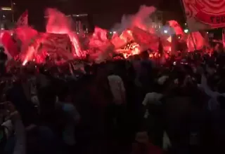 Hinchas de la U y profesores en huelga se chocaron en la Plaza San Martín