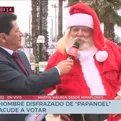 Hombre acudió disfrazado de Papá Noel a su local de votación