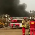  Huachipa: Bomberos controlan incendio en almacén de reciclaje