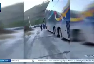 Cuatro huaicos bloquean Carretera Central y dejan cientos de vehículos varados