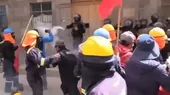 Huancavelica: trabajadores de construcción civil protestan durante ceremonia - Noticias de ceremonia