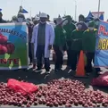 Huelga de trabajadores del Senasa bloquea frontera con Chile