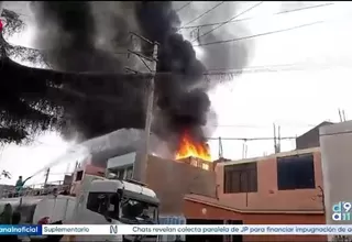 Incendio en almacén de productos de limpieza en Ate