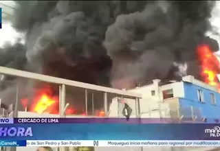 Incendio consume almacén de plásticos en la avenida Colonial