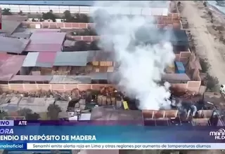 Incendio consume depósito clandestino de madera en Ate y deja cuantiosas pérdidas materiales