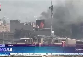 Incendio consume fábrica de colchones ubicada en Trapiche, Comas
