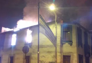 Incendió consumió el segundo piso de una casona 