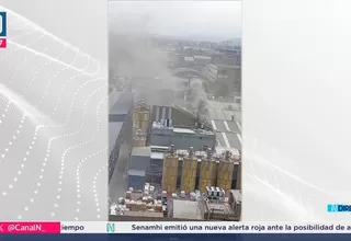 Incendio en fábrica en Santa Anita