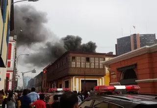 Controlaron incendio en edificio antiguo del jirón Puno en el centro de Lima