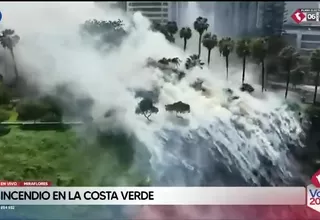 Miraflores: Ocho unidades de bomberos atienden incendio en acantilados de la Costa Verde