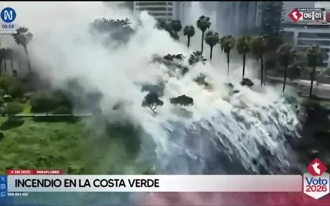 Incendio de maleza generó intensa humareda en acantilados de la Costa Verde en Miraflores