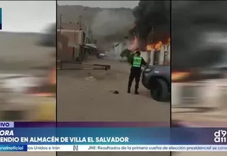 Incendio se registra en almacén de Villa El Salvador