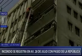 Bomberos rescataron a 23 personas durante el incendio en avenida 28 de julio