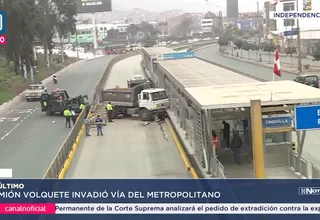 Independencia: Camión volquete quedó empotrado en estación del Metropolitano