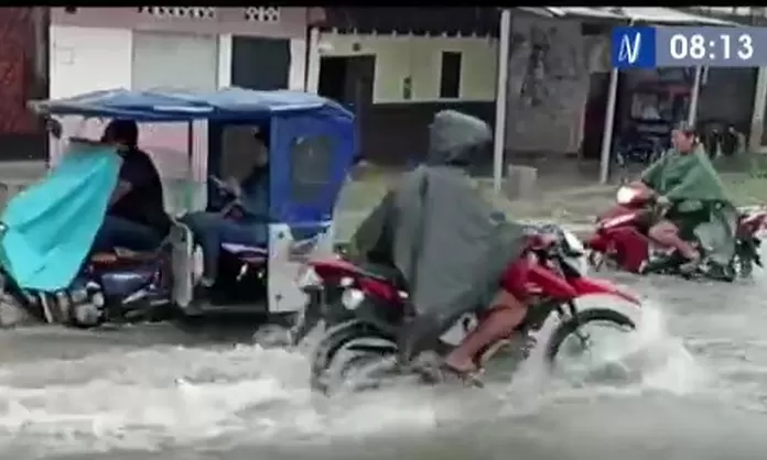 Iquitos Calles Lucen Inundadas Tras Lluvia Torrencial Canal N 8807