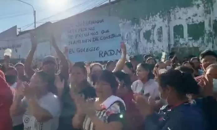 Iquitos: padres de familia protestan por obras inconclusas en colegio ...