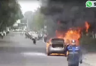 Jesús María: Auto se incendió al exterior del Hospital Edgardo Rebagliati