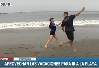 Jóvenes practican marinera en la playa Agua Dulce