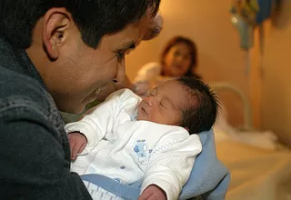 Proponen ampliar licencia de paternidad de 4 a 15 días