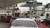 Ligera baja del precio de la gasolina - Noticias de colas