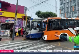Lince: Bus del Corredor Azul impacta con transporte público