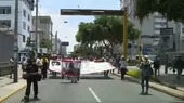 Manifestantes recorren por la avenida Arequipa - Noticias de metro-lima