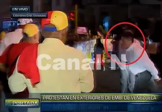 Manifestantes se enfrentaron frente a la embajada de Venezuela en Perú