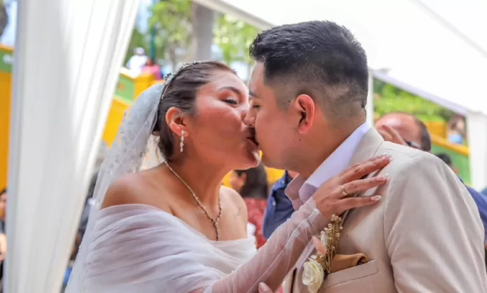 Matrimonio masivo: Parejas se dieron el “Sí” frente a la Ermita de Barranco