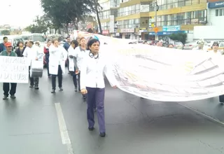 Médicos del Hospital Santa Rosa realizaron marcha 