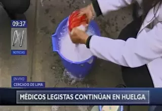 Médicos legistas realizan lavado de banderas y amenazan con huelga indefinida