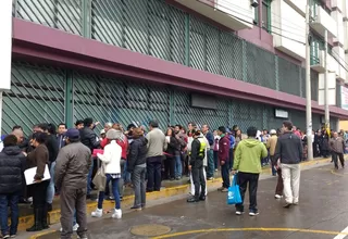 Largas colas se presentan en sede de Migraciones desde tempranas horas