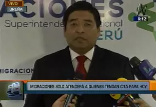 Migraciones solo atenderá a personas con ticket para hoy y casos urgentes