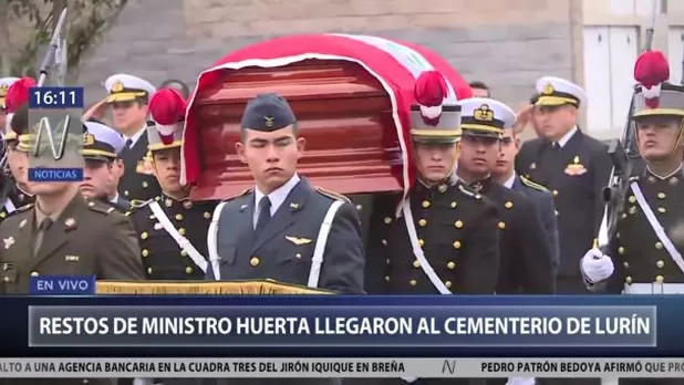 Ministro José Huerta fue enterrado tras recibir honores militares
