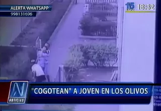 Mira cómo dos delincuentes 'cogotean' a un joven en Los Olivos