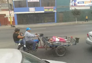 Mira cómo este padre traslada peligrosamente a su familia en un triciclo motorizado