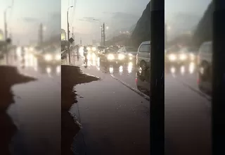 Fuerte oleaje inundó la pista en la Costa Verde en Miraflores