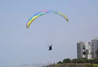 Miraflores: Reinician los vuelos de parapente en el malecón