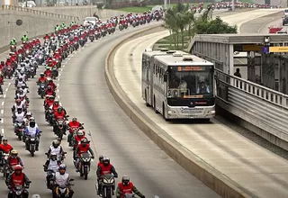 Motociclistas formaron la bandera peruana más larga de la historia
