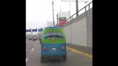 Mototaxista circula por la Vía Expresa, incumpliendo las normas de tránsito - Noticias de via-costanera